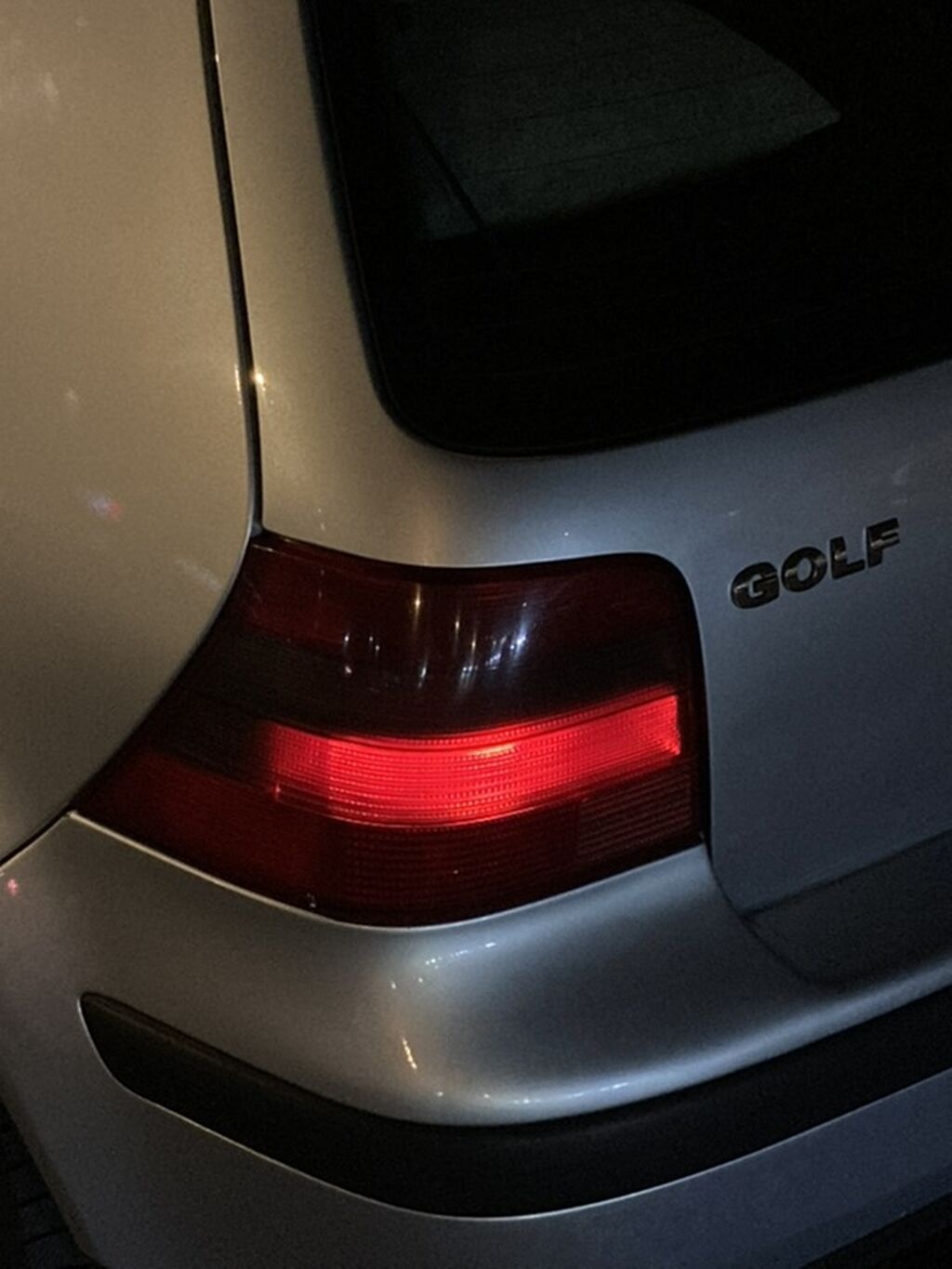 Volkswagen Golf: 2002 г., 1.6 л, Автомат, Бензин, Хэтчбэк: фото 1