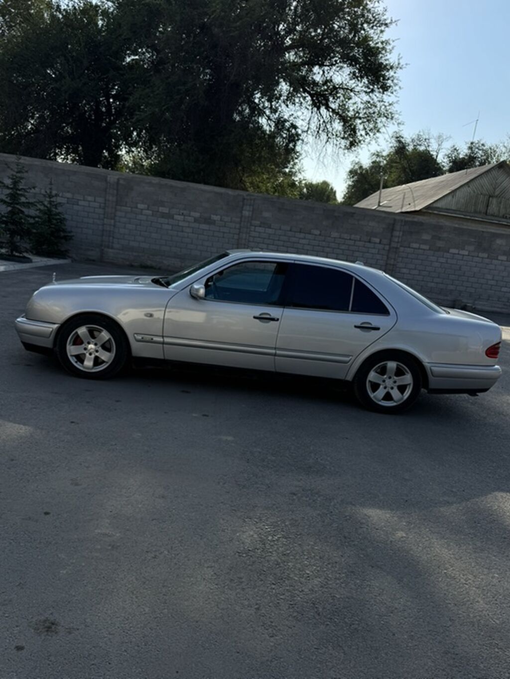 Mercedes-Benz E-Class: 1997 г., 4.3 л, Бензин, Седан: фото 2