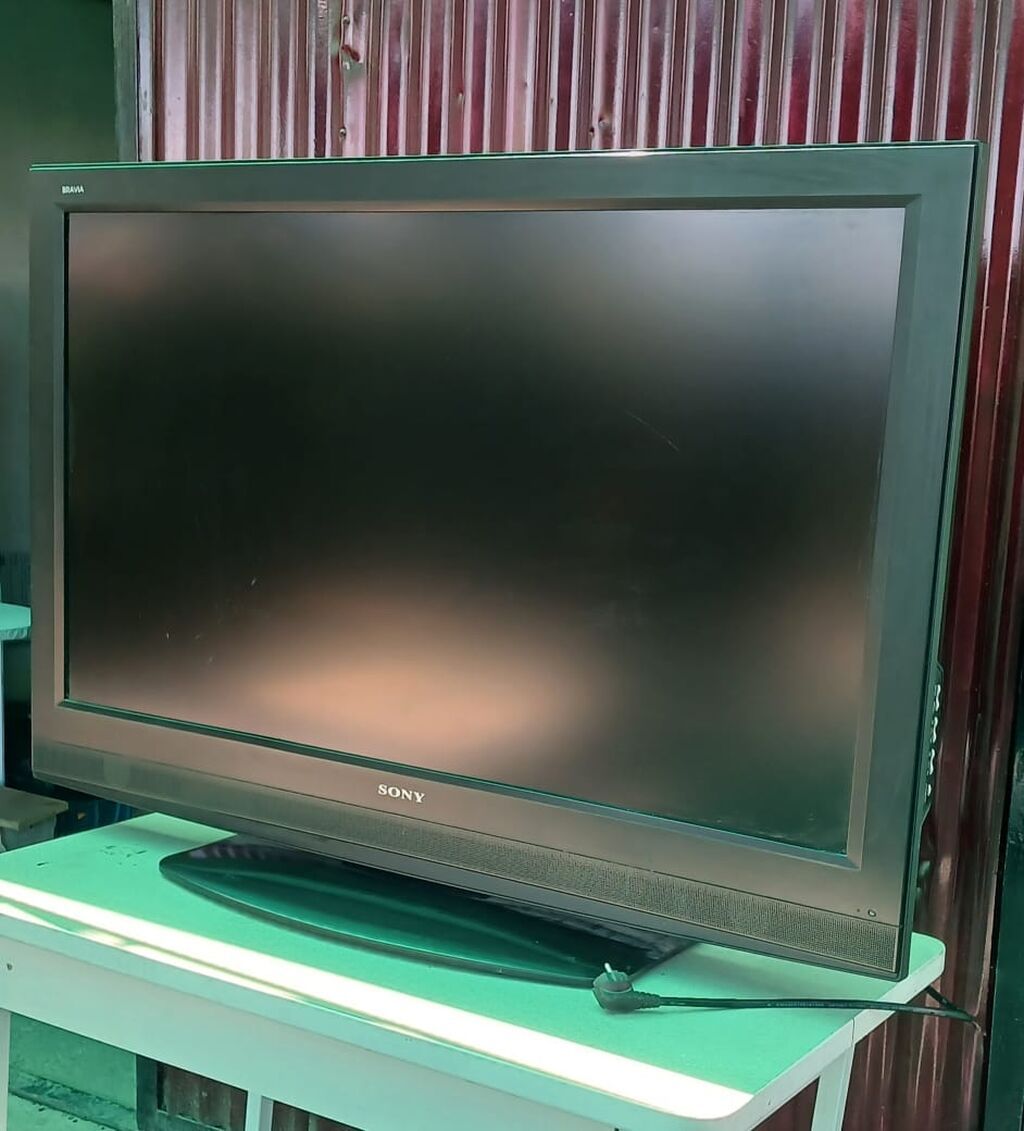 Телевизор Sony BRAVIA, диагональ ~32–37" (ориентировочно 32"). Плоская: фото 2