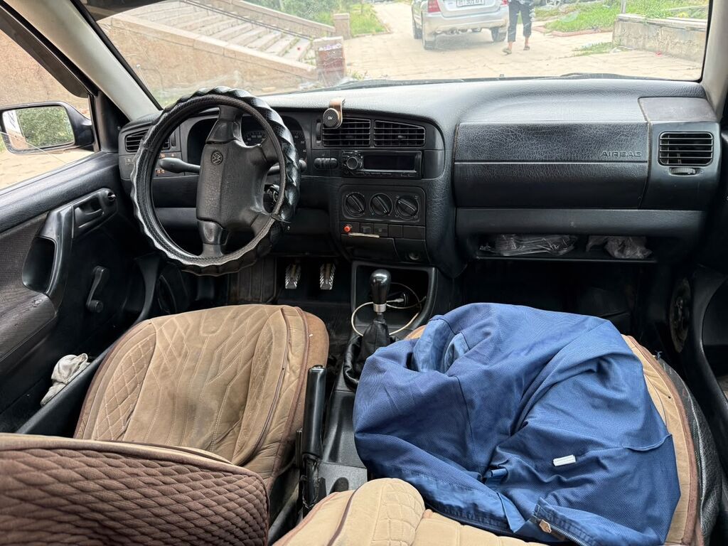 Volkswagen Golf: 1995 г., 2 л, Механика, Бензин, Хэтчбэк: фото 8