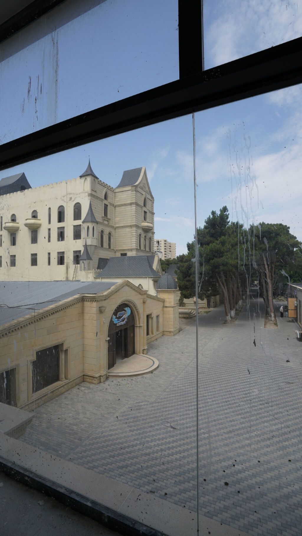 RESTORAN SATILIR - Ümumi sahə: 1500 m² - Torpaq: 5 sot - Mərtəbə