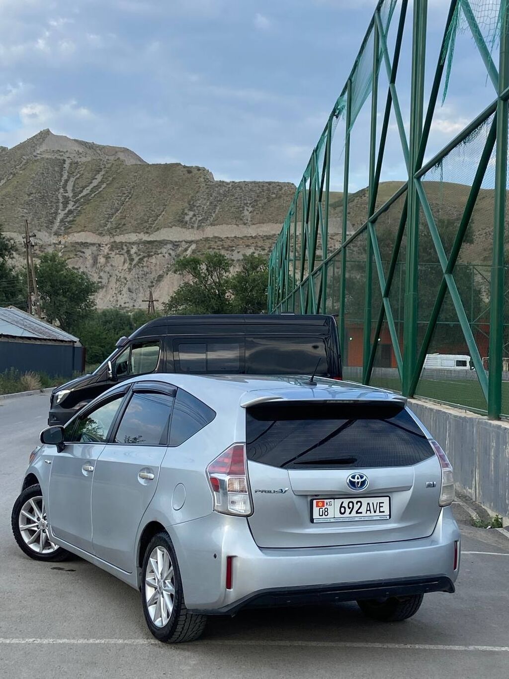 Toyota Prius V: 2016 г., 1.6 л, Гибрид, Универсал: фото 1