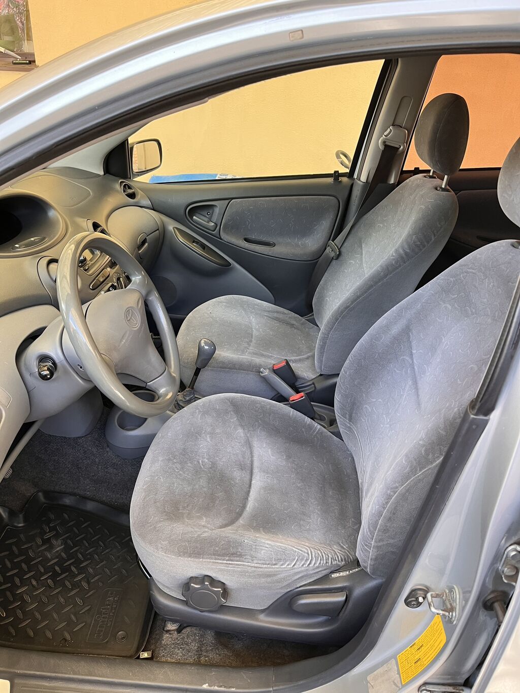 Toyota Yaris: 2000 г., 1.3 л, Автомат, Бензин, Хэтчбэк: фото 8