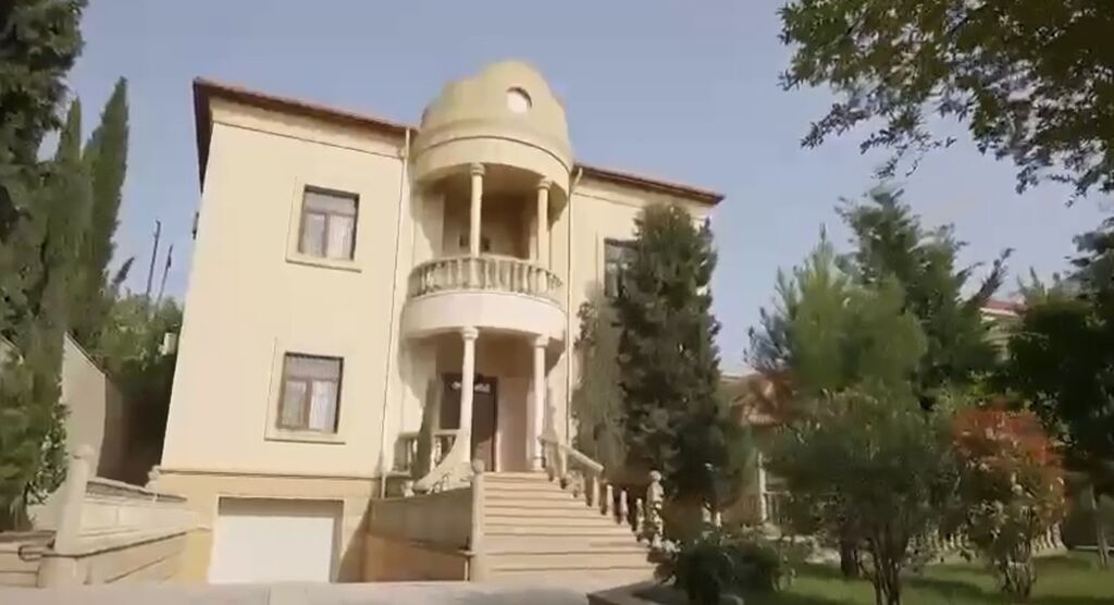 Qaraçuxur qəs. 6 otaqlı, 350 kv. m, Yeni təmirli