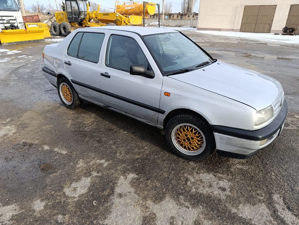 Volkswagen Vento: 1994 г., Седан: фото 4