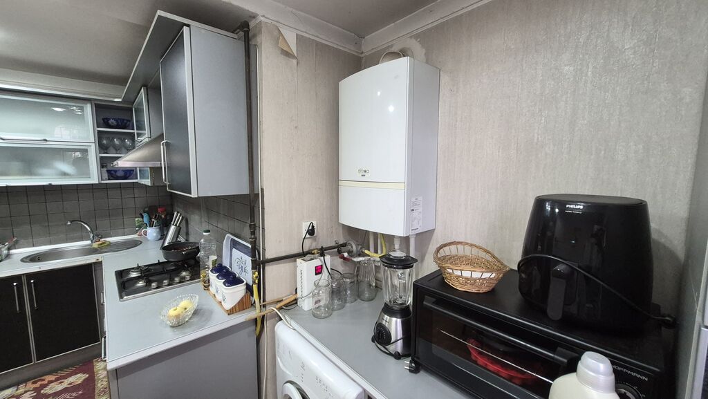 Bakı, Yasamal, 3 otaqlı, Köhnə tikili, m. Elmlər Akademiyası, 65 kv. m