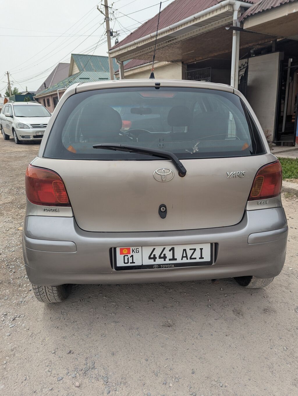 Toyota Yaris: 2004 г., 1.3 л, Автомат, Бензин, Хэтчбэк — фото 2