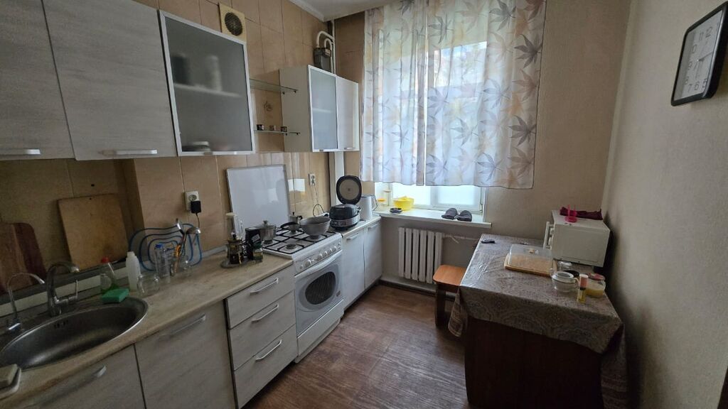 3 комнаты, 70 м², Сталинка, 2 этаж, Косметический ремонт — фото 8
