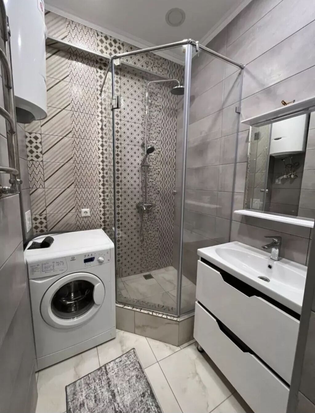 Сдаётся 2-комнатная квартира 55м2 в районе Ак-Кеме. Квартира: фото 6