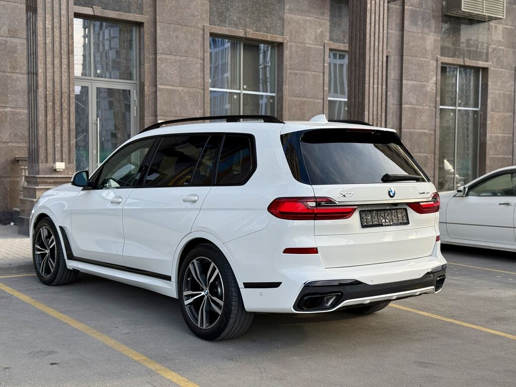 BMW X7: 2022 г., 3 л, Автомат, Бензин, Внедорожник: фото 3