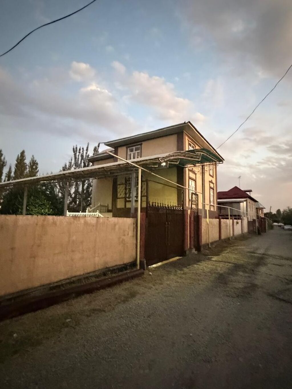 Продается двухэтажный жилой дом с огражденным участком и широкими: фото 2