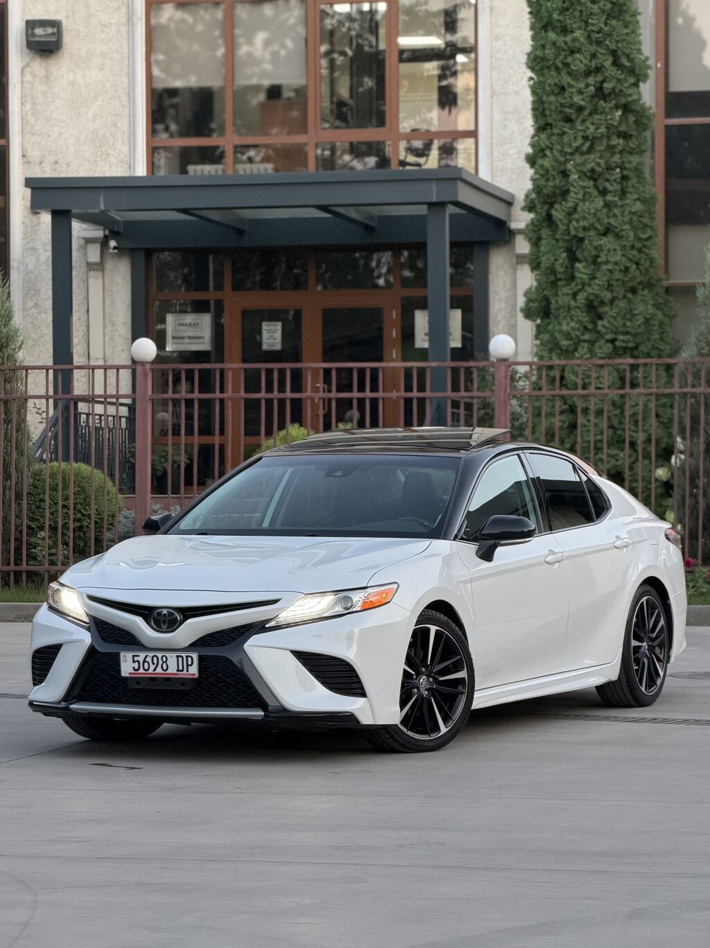 Toyota Camry: 2020 г., 2.5 л, Автомат, Бензин, Седан: фото 1