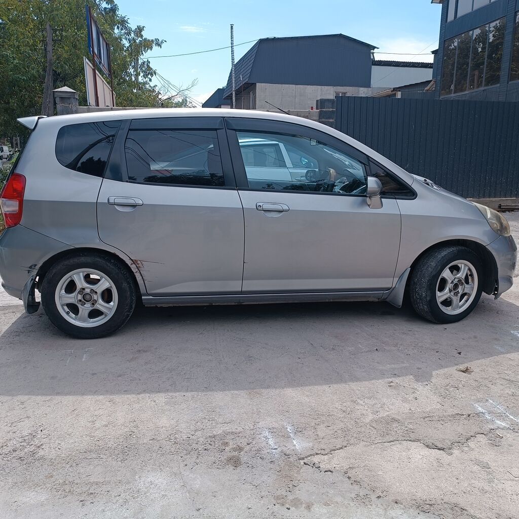 Honda Fit: 2003 г., 1.3 л, Вариатор, Бензин, Хэтчбэк: фото 3