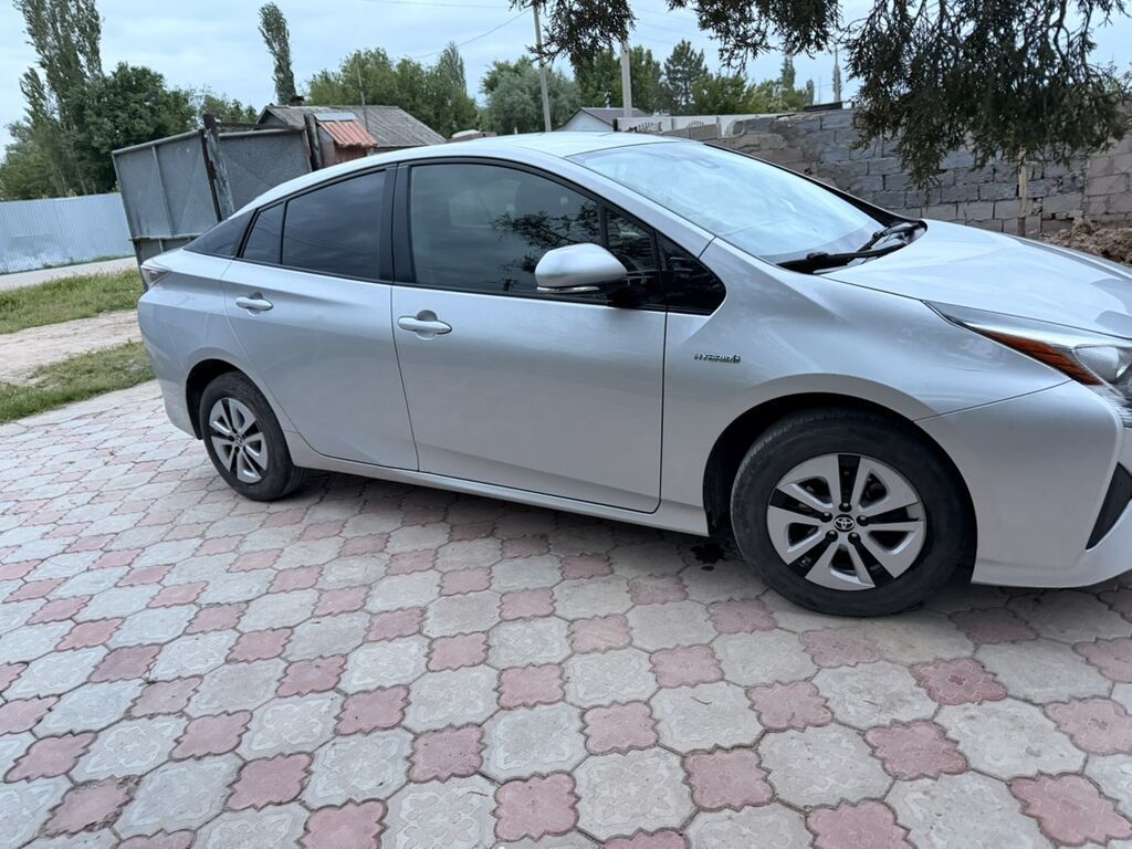 Toyota Prius: 2017 г., Гибрид, Хэтчбэк: фото 4