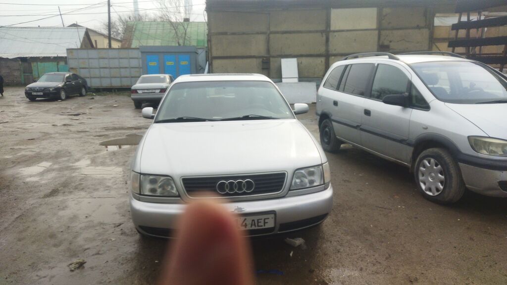 Audi A6: 1995 г., 2 л, Механика, Бензин, Седан: фото 2