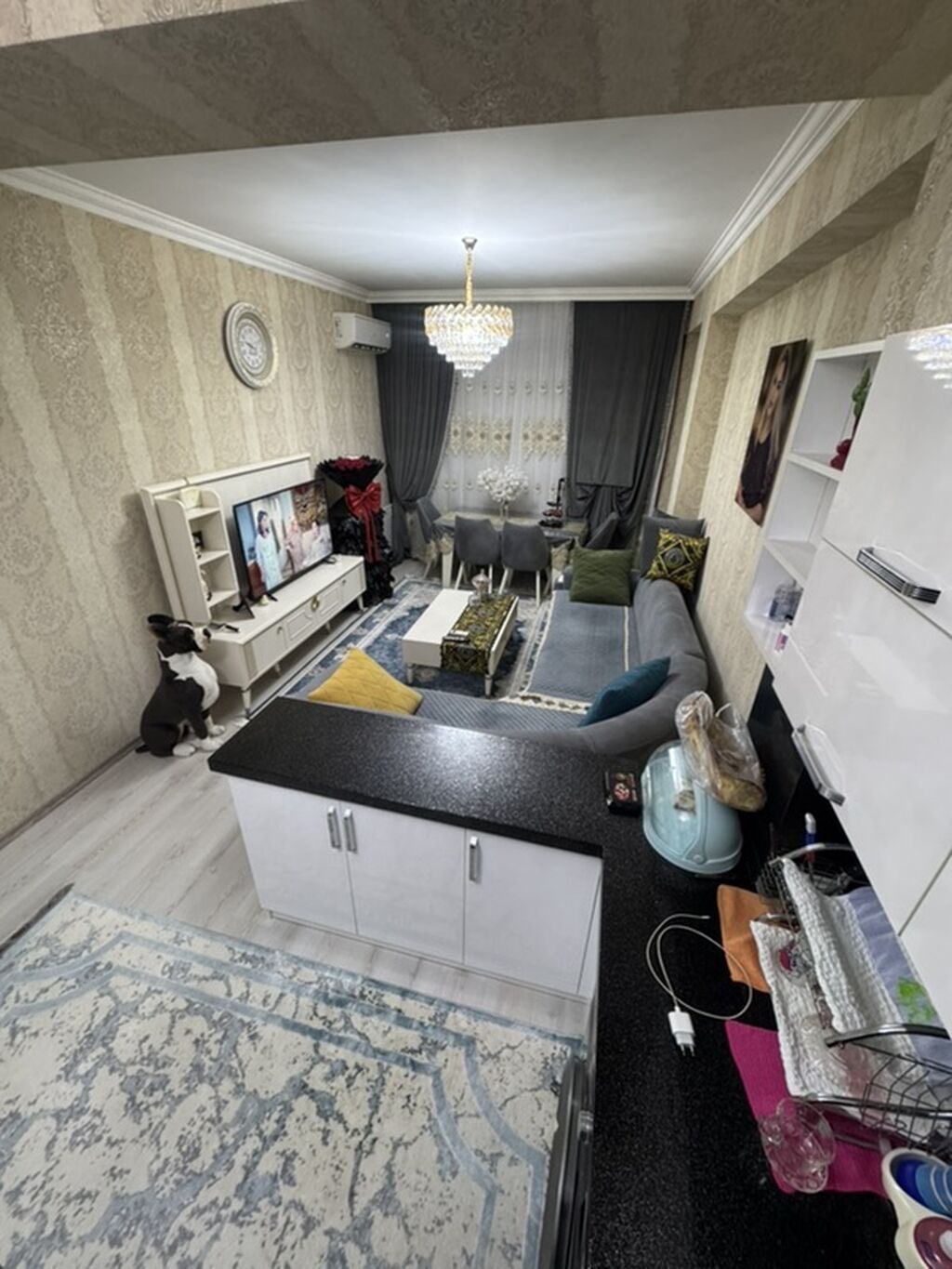 Makler deiləm öz evimdir. 20 Yanvar metrosuna cəmi 5 dəqiqəlik piyada