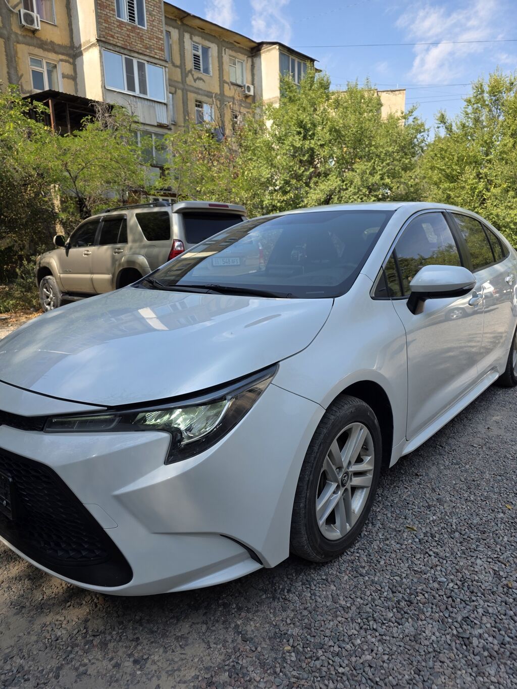 Toyota Corolla: 2020 г., 1.8 л, Автомат, Гибрид, Седан: фото 2