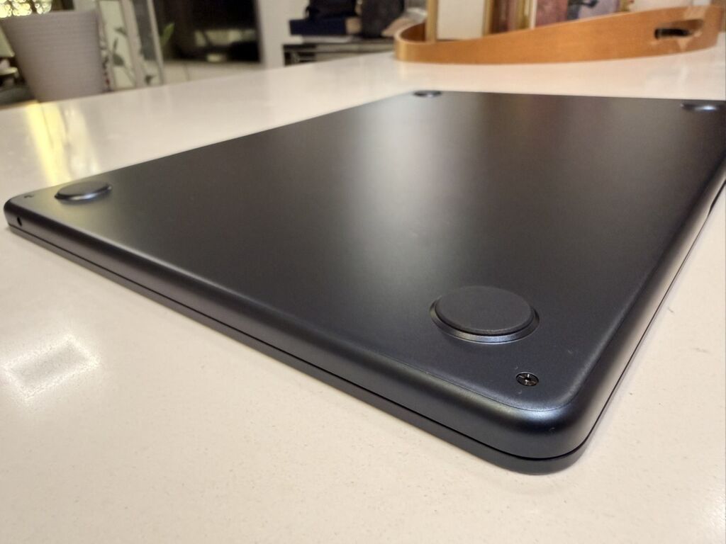 Apple MacBook (серия Air нового дизайна), цвет Midnight (темно‑синий): фото 4