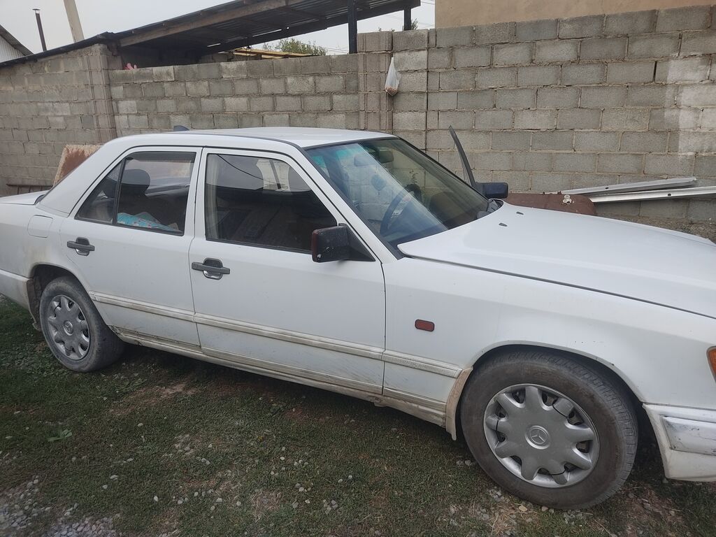 Mercedes-Benz W124: 1988 г., Седан: фото 1