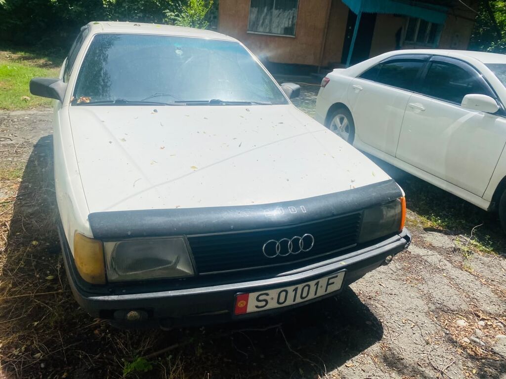 Audi 100: 1989 г., 2.3 л, Механика, Бензин, Седан: фото 4