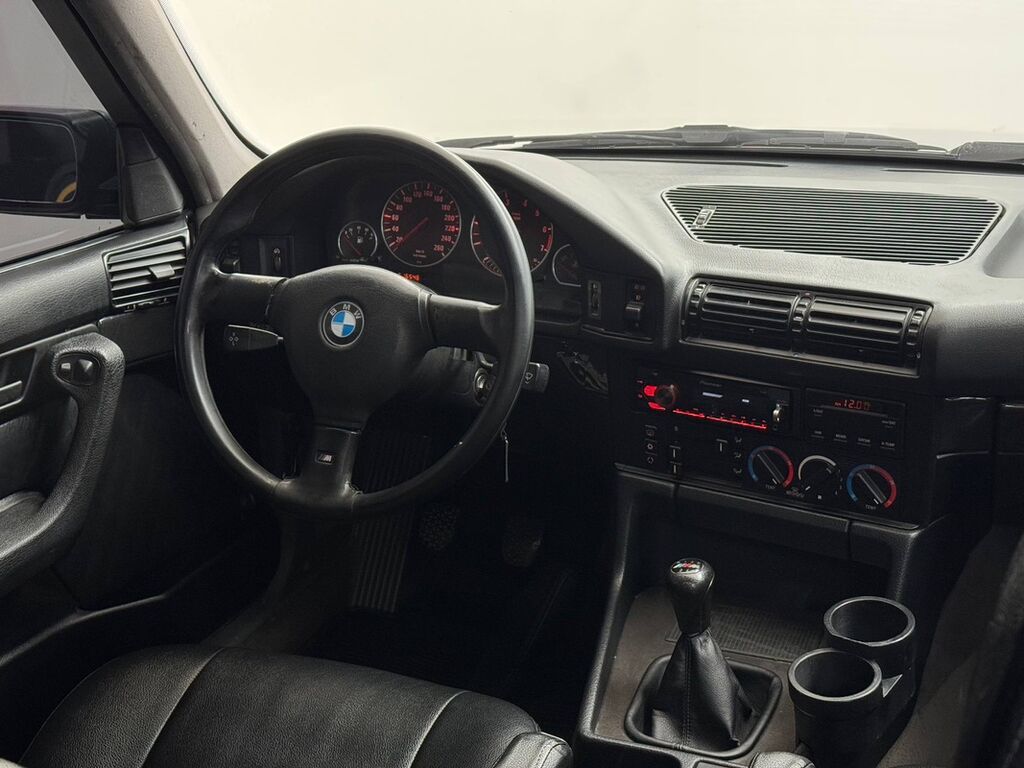 BMW 5 series: 1989 г., 3 л, Механика, Бензин, Седан: фото 5
