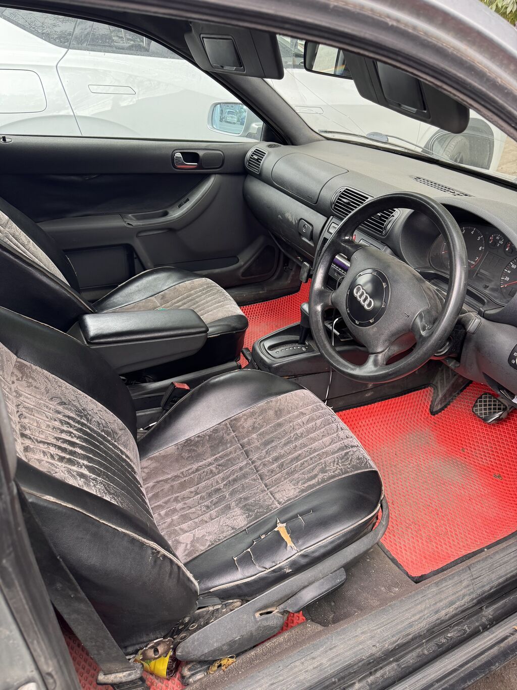 Audi A3: 1997 г., 1.8 л, Автомат, Бензин, Хэтчбэк: фото 3
