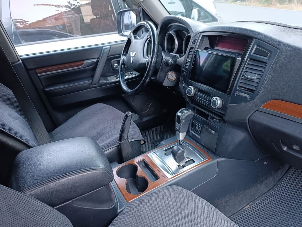 Mitsubishi Pajero: 2007 г., 3 л, Автомат, Бензин, Внедорожник: фото 3