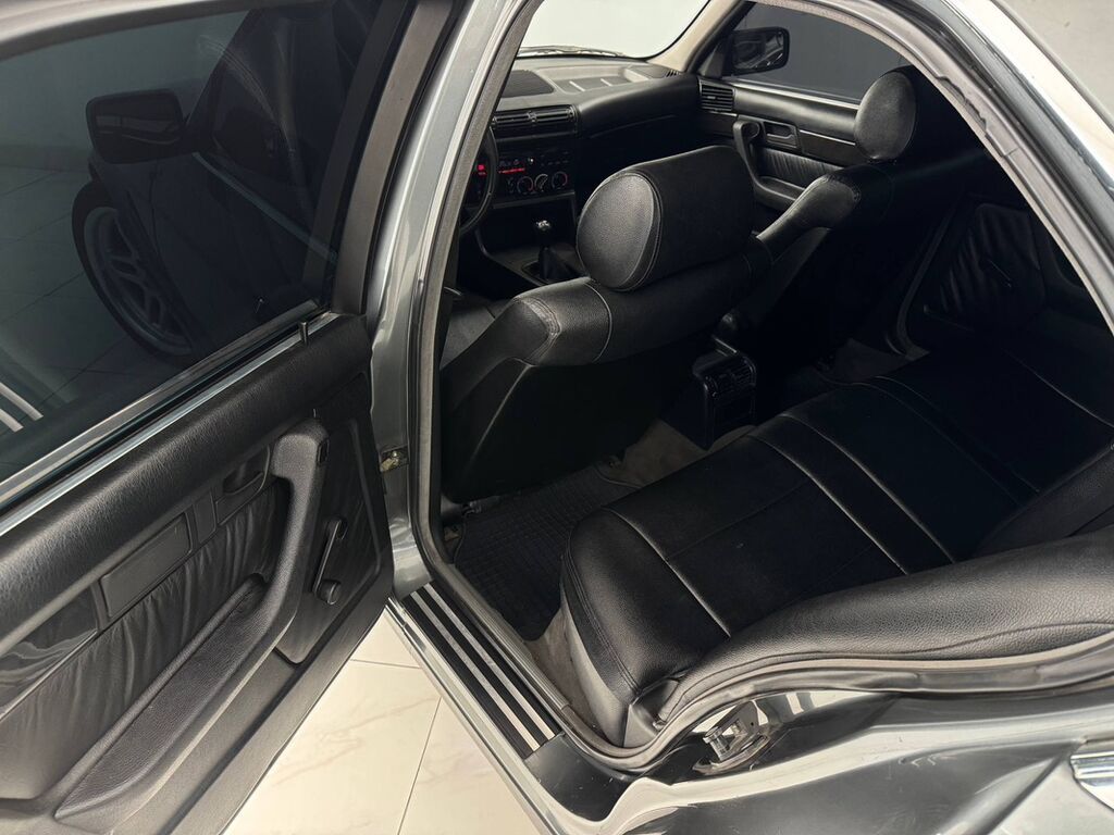BMW 5 series: 1989 г., 3 л, Механика, Бензин, Седан: фото 7