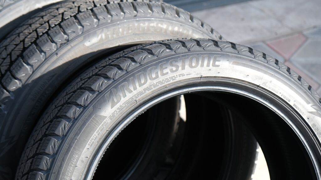 Шины 255 / 45 / R 20, Зима, Б/у, Комплект, Внедорожные (АТ/МТ), Япония, Bridgestone: фото 2
