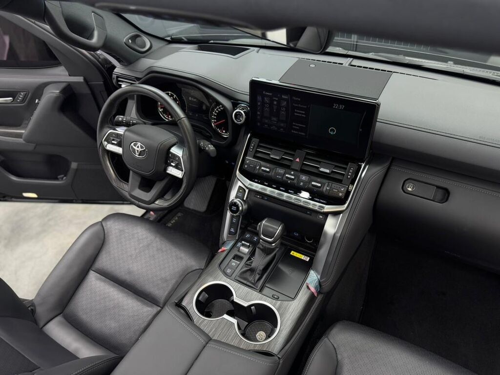 Toyota Land Cruiser: 2024 г., 3.5 л, Автомат, Бензин, Внедорожник — фото 3