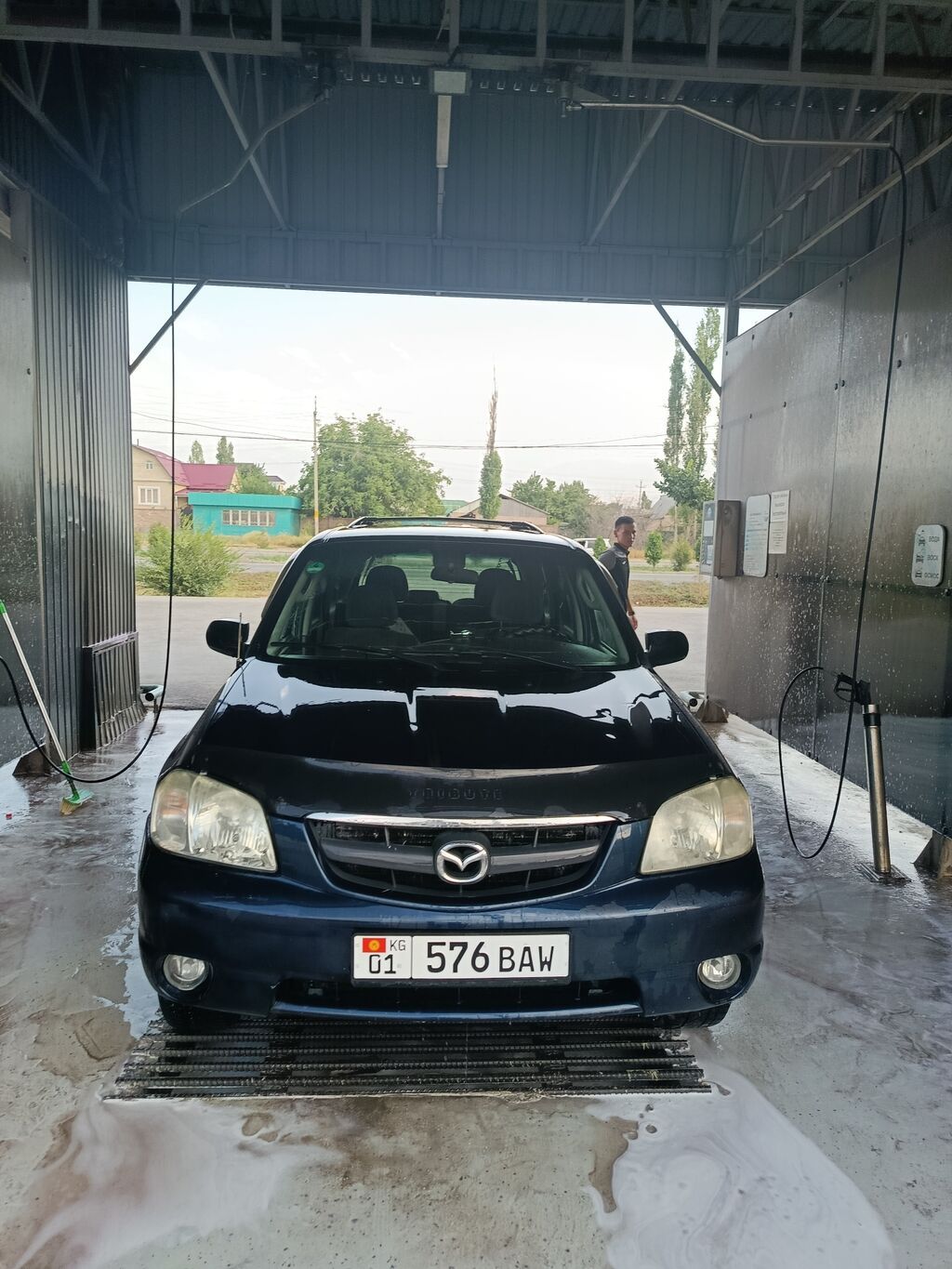 Mazda Tribute: 2003 г., 2 л, Механика, Газ, Кроссовер: фото 2