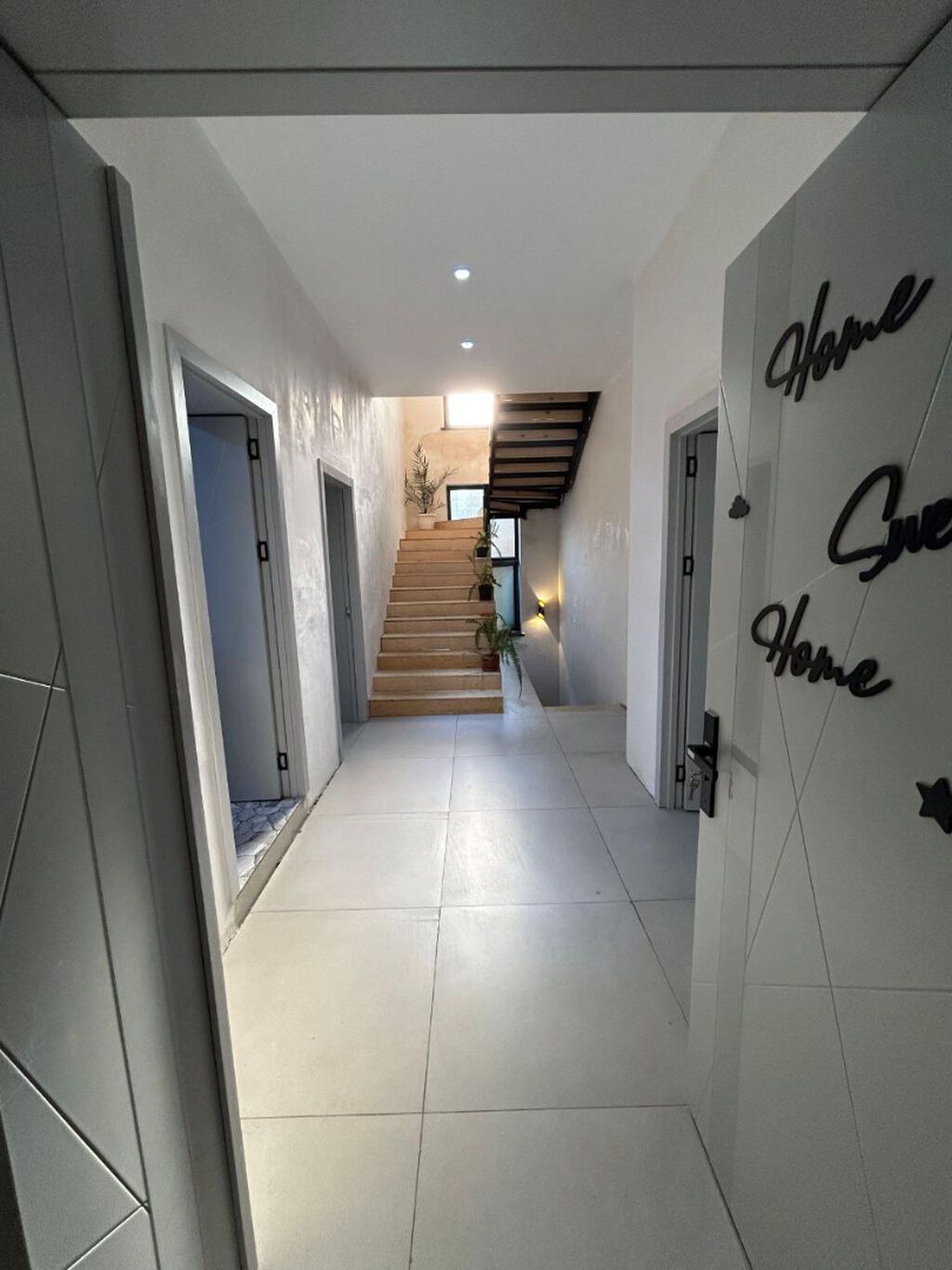 Buzovna 9 otaq, 347 kv. m, Yeni təmirli