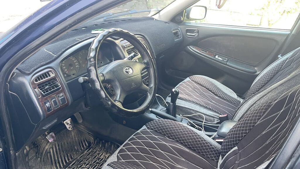 Toyota Avensis: 2001 г., 1.8 л, Механика, Бензин, Седан: фото 7
