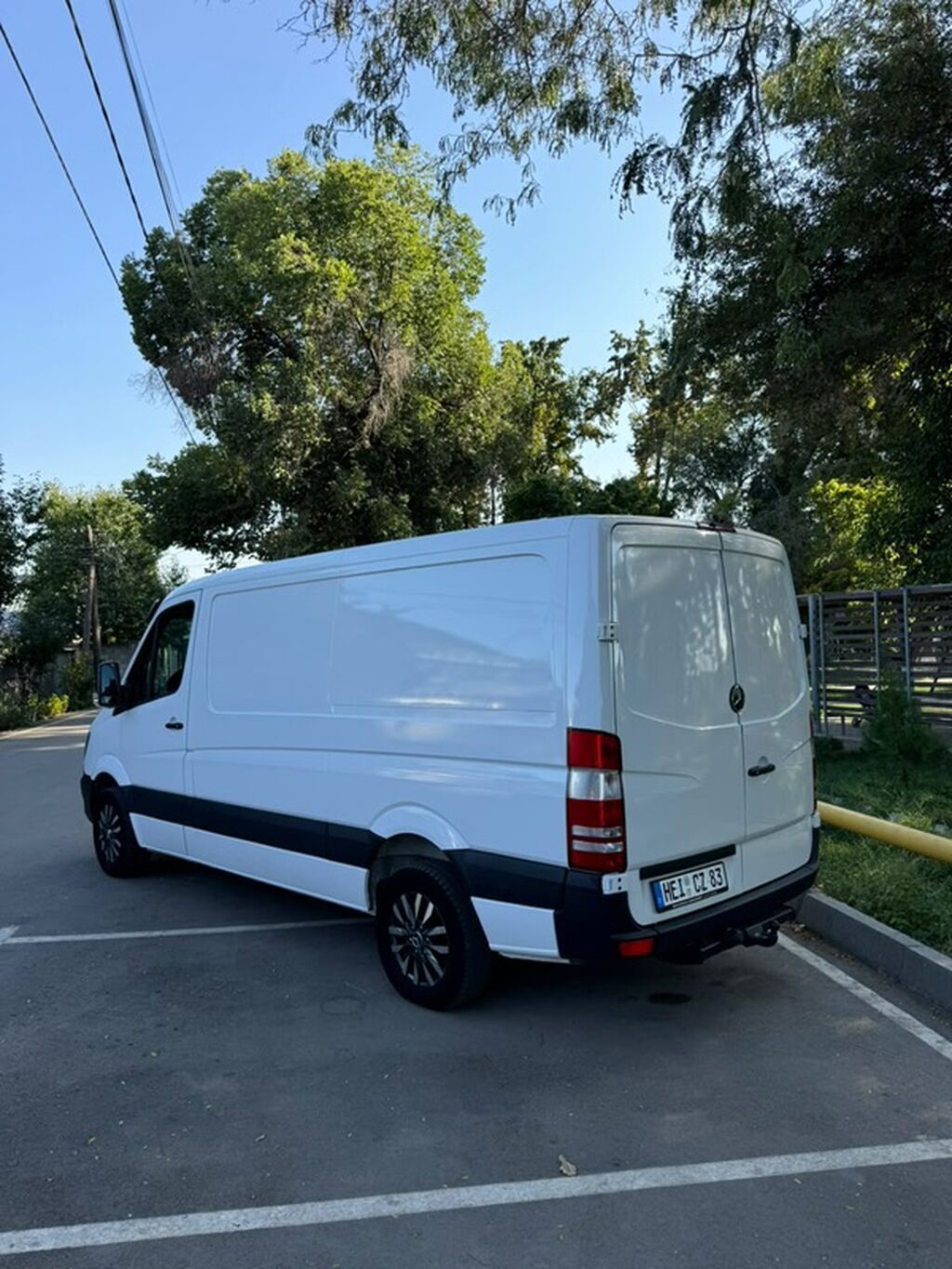 Mercedes-Benz Sprinter — цельнометаллический фургон белого цвета: фото 5