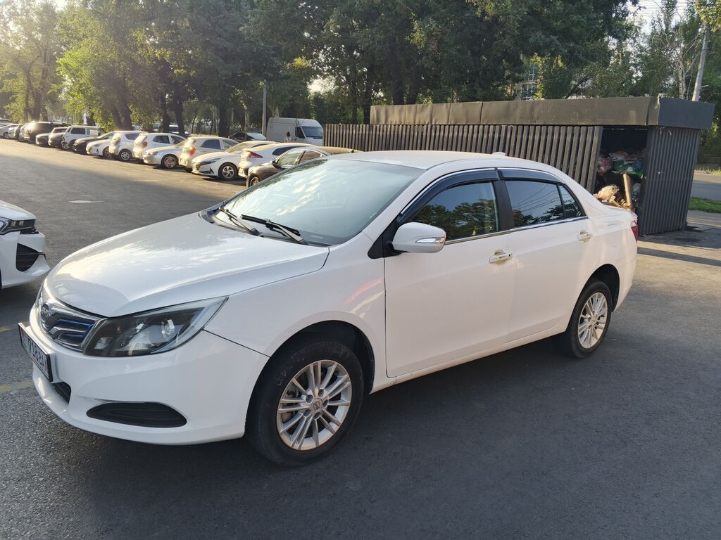 BYD E5: 2018 г., Автомат, Электромобиль, Седан: фото 2