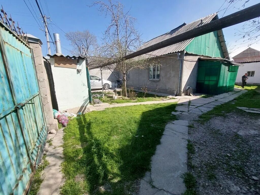 Продаю дом 7.2 соток 4 комнаты 80 квадратов есть две времянки и баня: фото 3