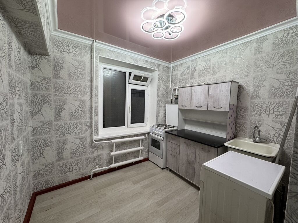 1 комната, 33 м², ул. Курманжан Датка-Гапара Айтиева, Индивидуалка, 2 этаж, Косметический ремонт: фото 2