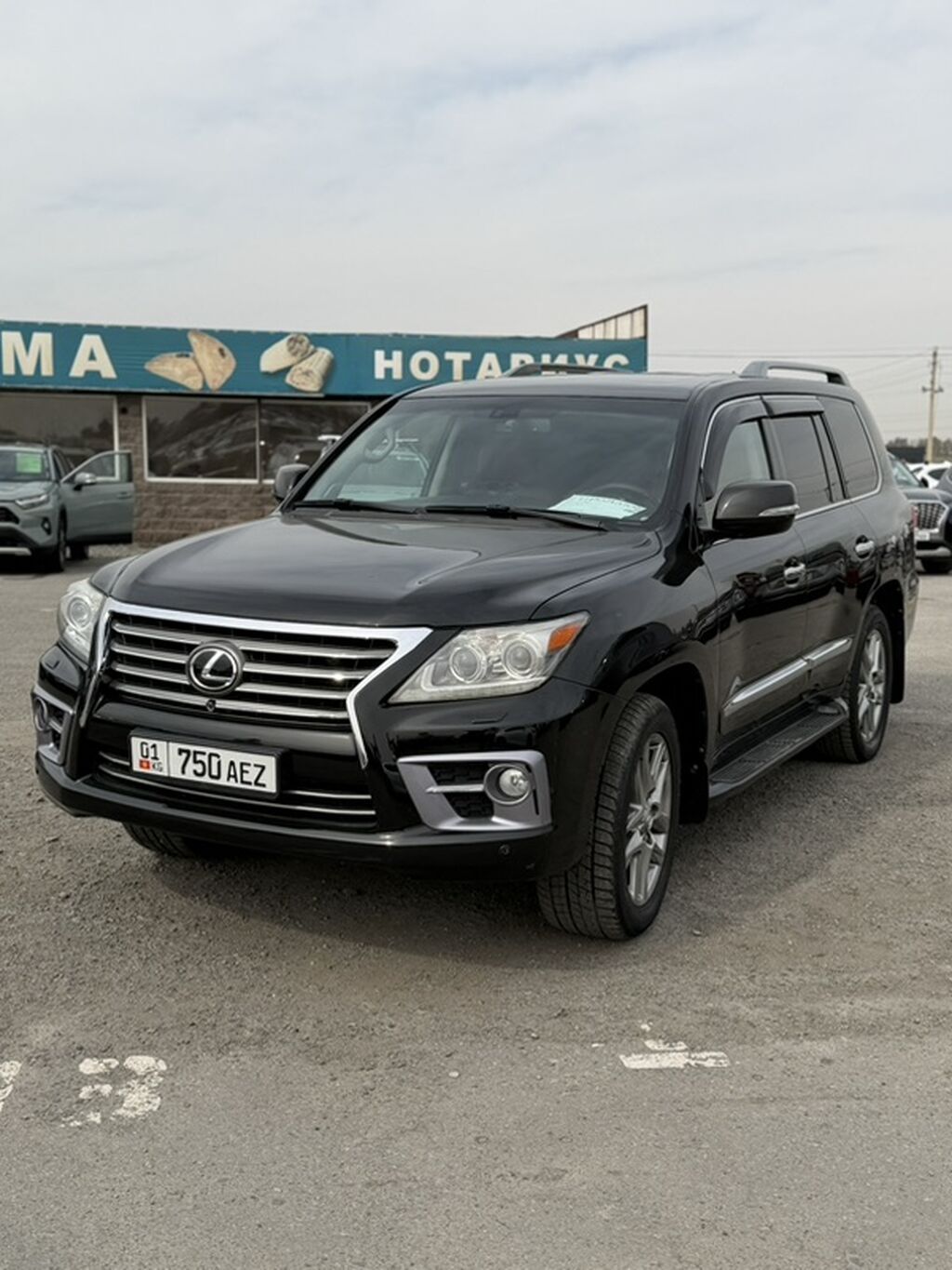 Lexus LX: 2013 г., 5.7 л, Автомат, Бензин, Внедорожник: фото 1