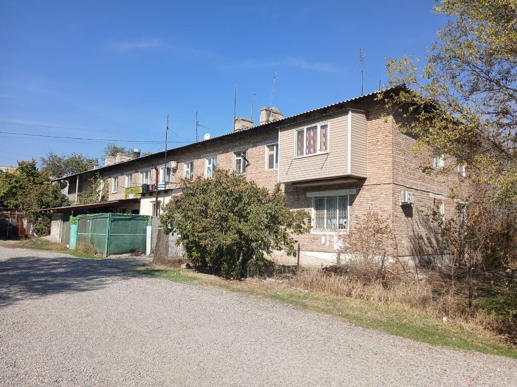2 комнаты, 38 м², Индивидуалка, 2 этаж, Старый ремонт: фото 1