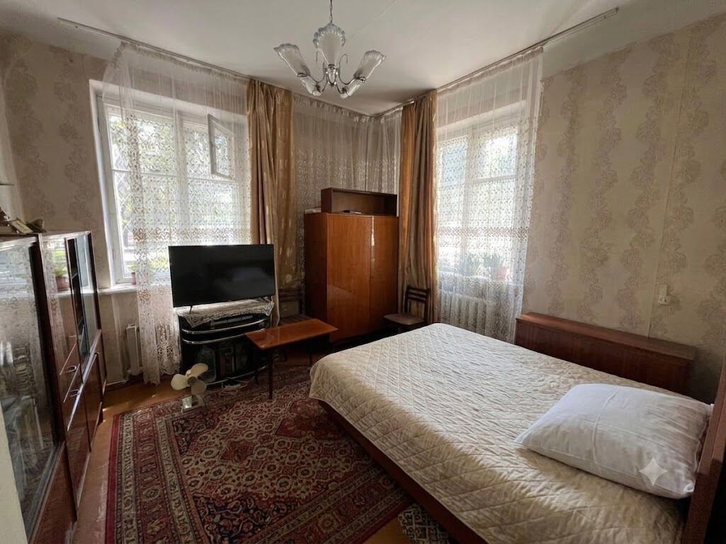 2 комнаты, 49 м², Молодая Гвардия Сталинка, 1 этаж, Старый ремонт: фото 2