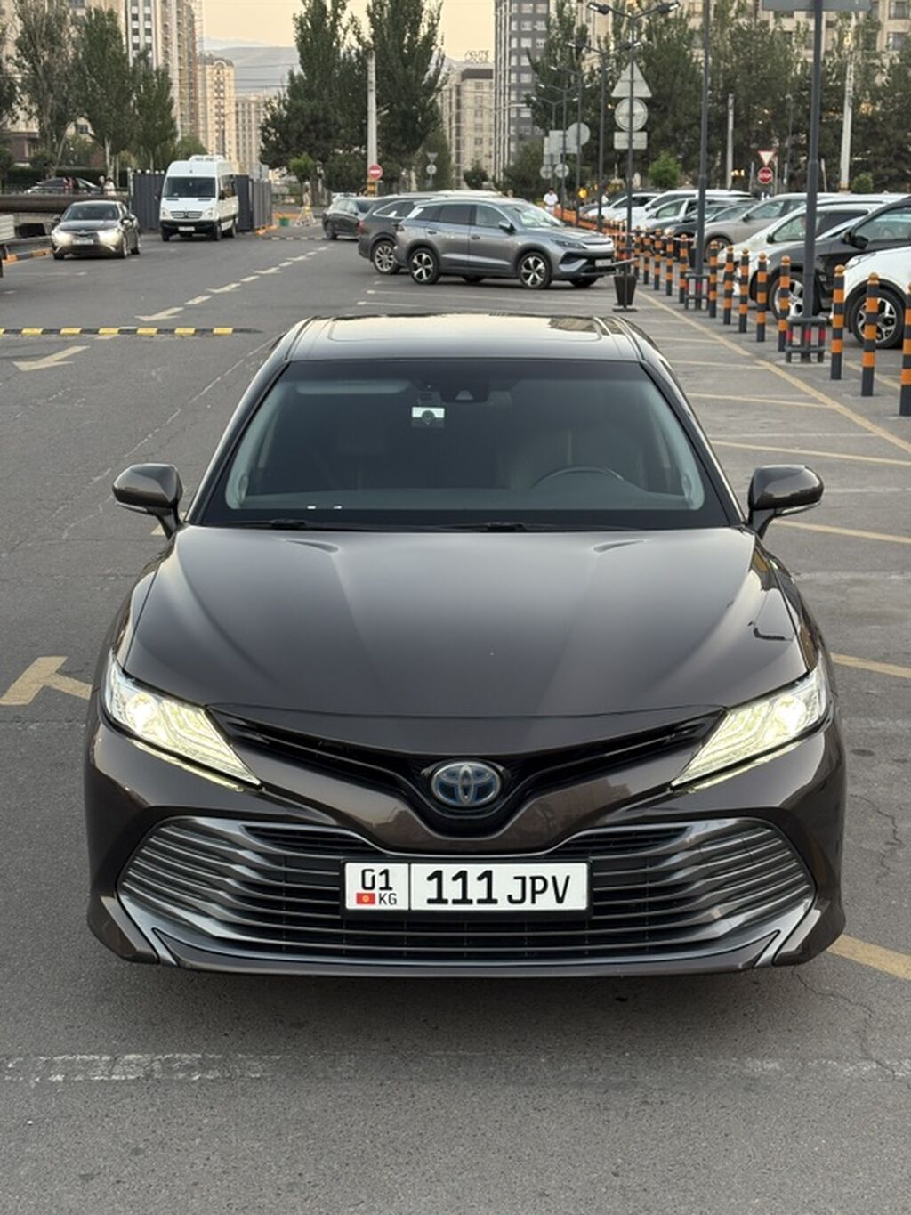 Toyota Camry: 2018 г., Гибрид, Седан: фото 5