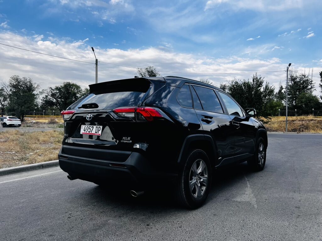 Toyota RAV4: 2022 г., 2.5 л, Автомат, Гибрид, Кроссовер: фото 3