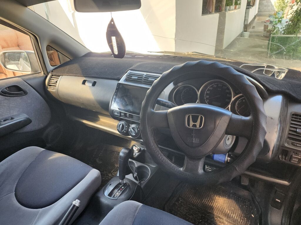 Honda Fit: 2004 г., 1.3 л, Вариатор, Бензин, Хэтчбэк: фото 6