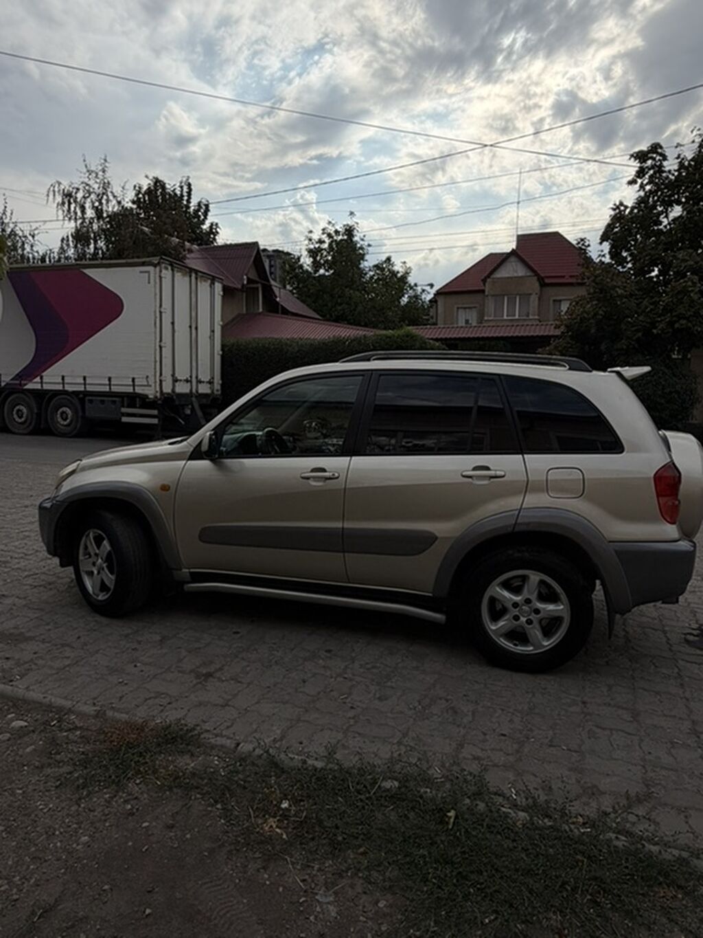 Toyota RAV4: 2002 г., 2 л, Автомат, Бензин, Внедорожник: фото 3