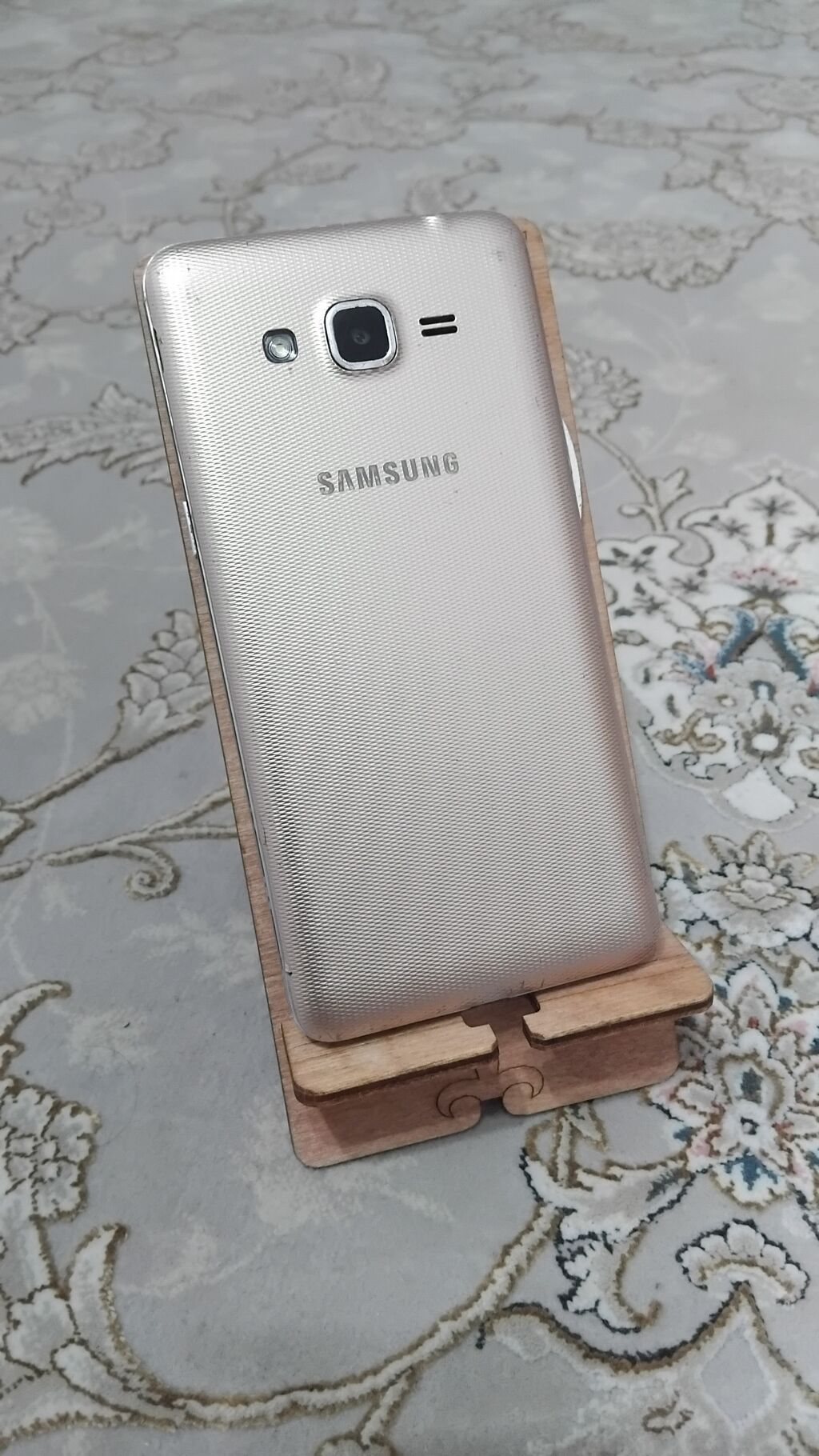 Samsung Galaxy J2 Prime, Б/у, цвет - Золотой, 2 SIM: фото 2