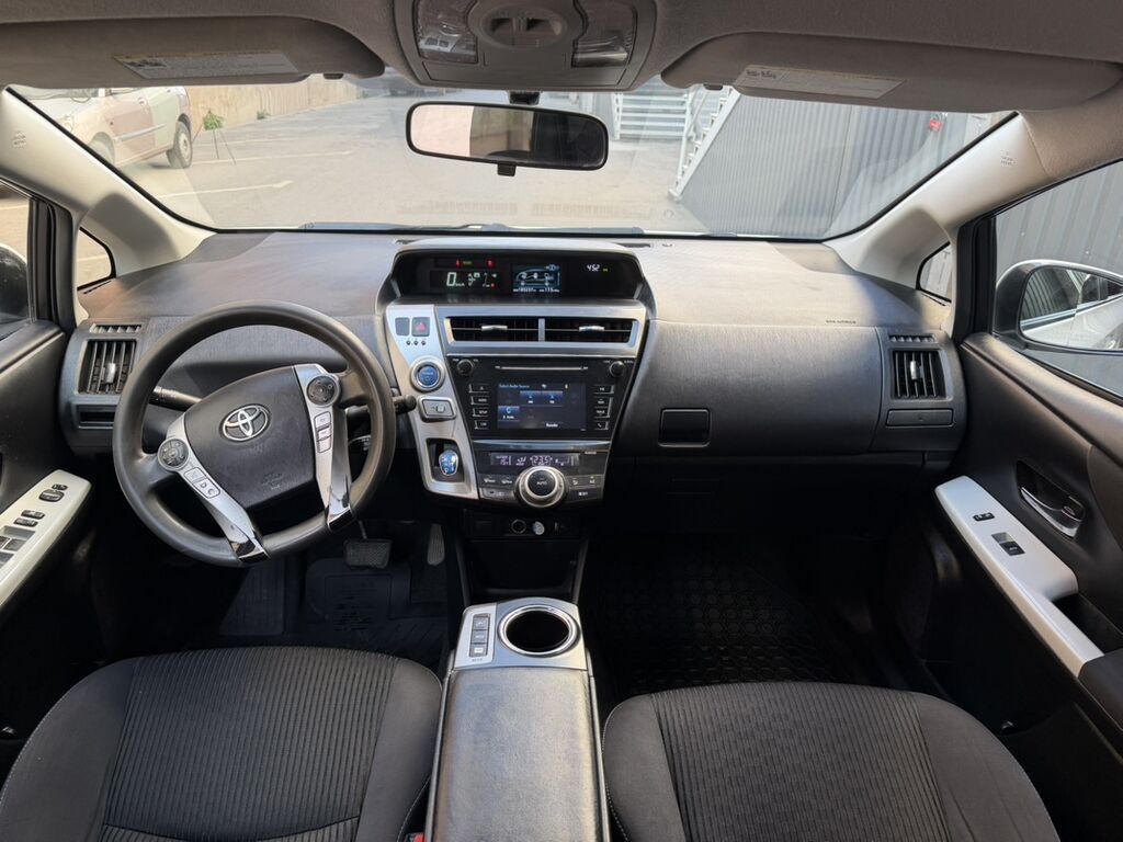 Toyota Prius V: 2018 г., 1.8 л, Гибрид, Универсал: фото 7