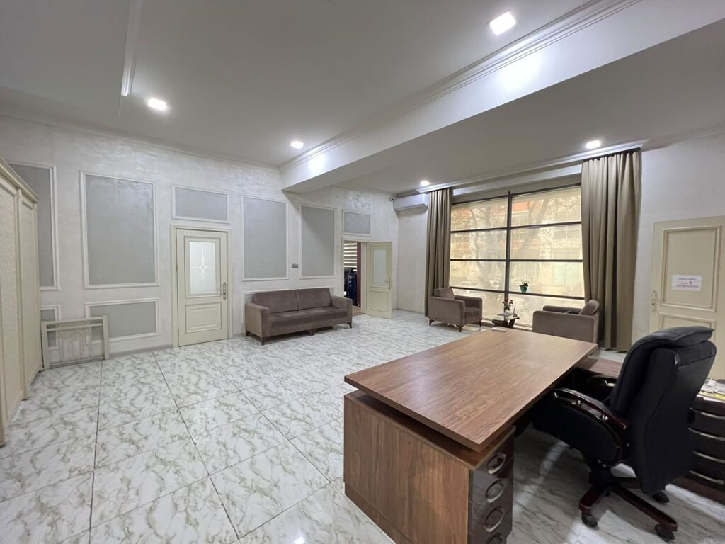 HEYDƏR ƏLİYEV MƏRKƏZİNƏ YAXIN 204 m² OFİS SATILIR - Lokasiya: Heydər