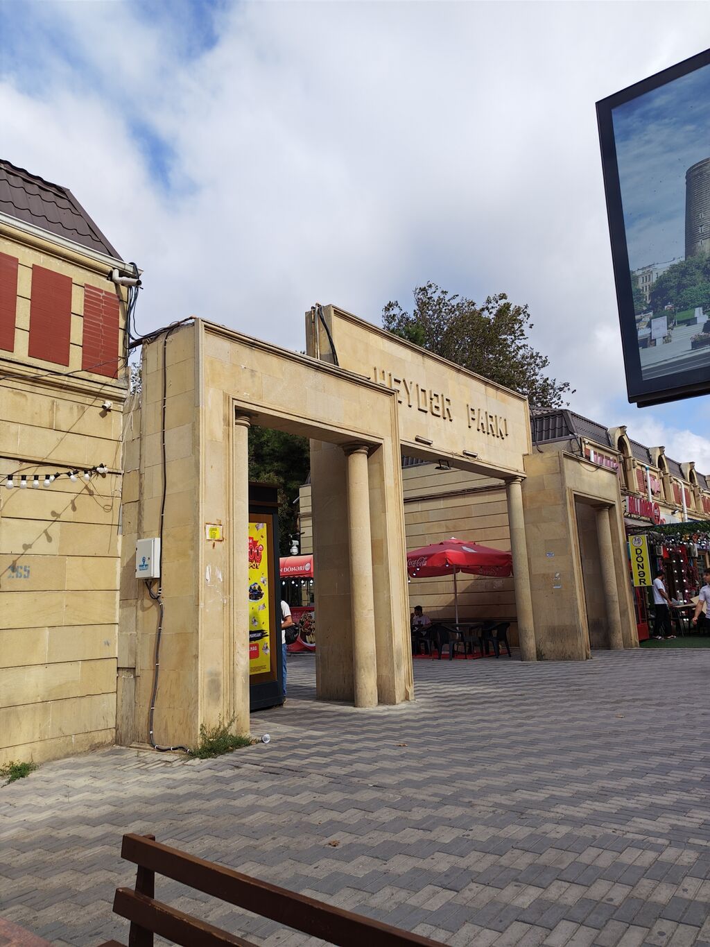 Xirdalan, seh Heyder Eliyev prospektinde Heyder Parkinda Kafe, Icareye