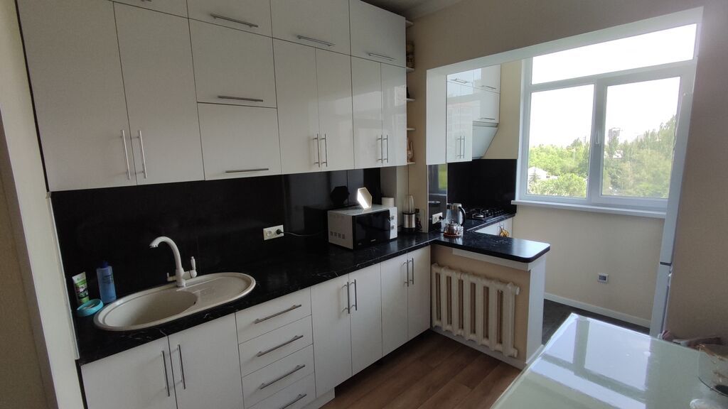 3 комнаты, 60 м², 7 мкр 106 серия, 6 этаж, Евроремонт: фото 2