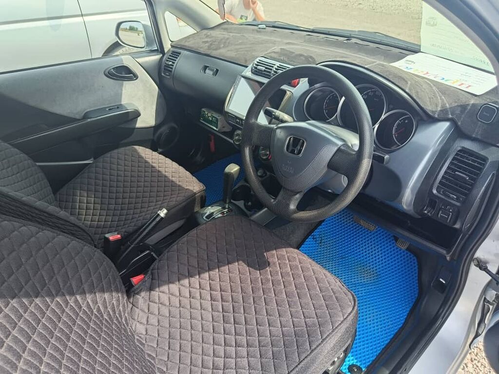Honda Fit: 2003 г., 1.3 л, Автомат, Бензин, Хэтчбэк: фото 5